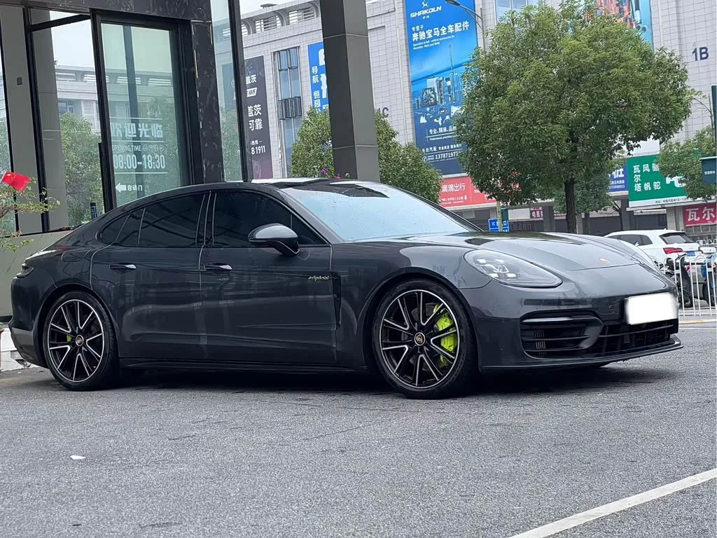 Porsche Panamera Hybrid 2021 из Китая — купить под ключ