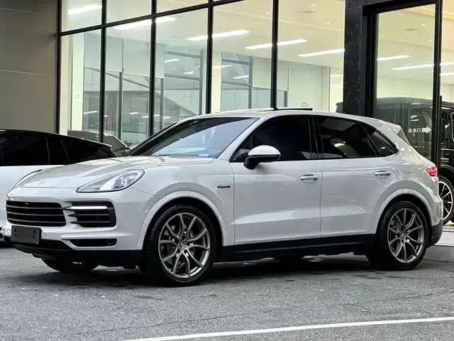 Porsche Cayenne Hybrid 2023 из Китая — купить под ключ