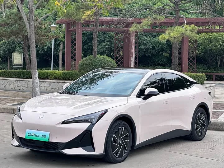 BAIC Arcfox Alpha S5 2025 из Китая — купить под ключ