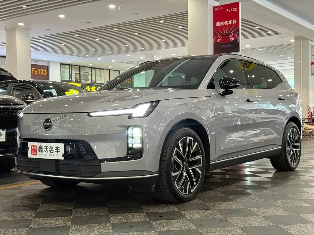 Volvo XC70 Hybrid 2025 из Китая — купить под ключ