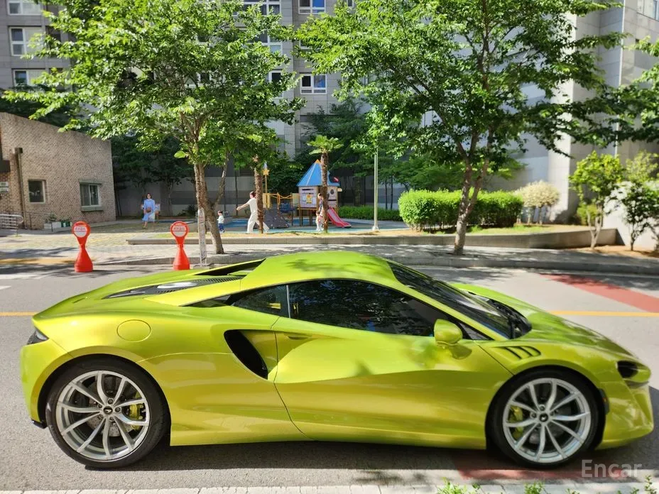 Mclaren Artura 2023 из Кореи — купить под ключ