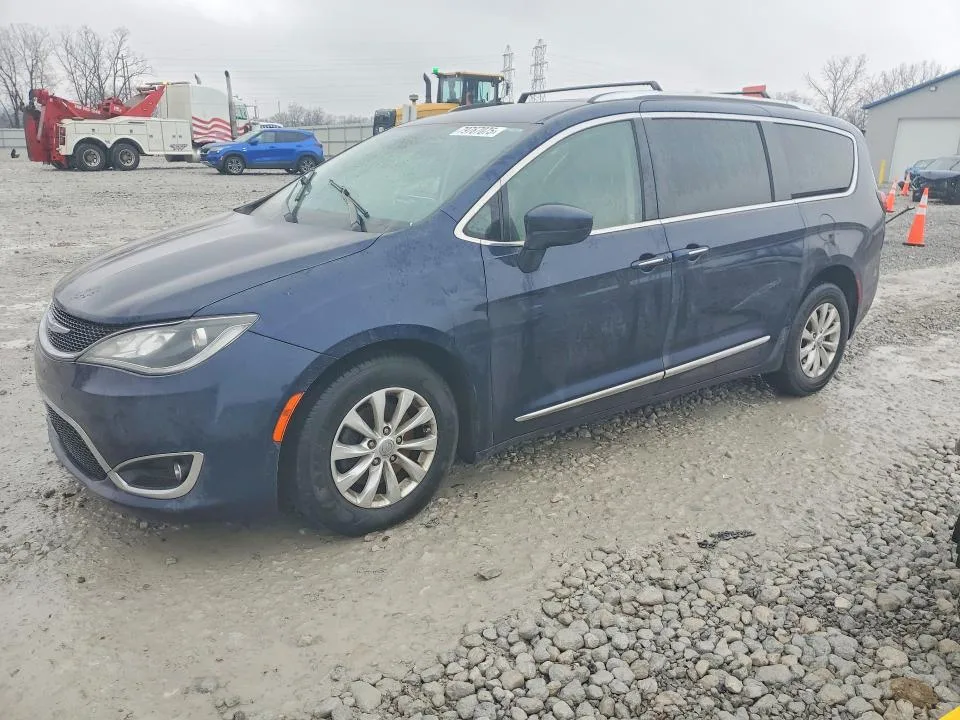 Chrysler PACIFICA 2019 из США — купить под ключ