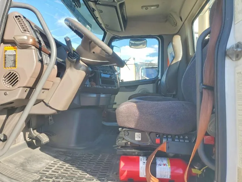 Volvo VN VNL 2016 из США — купить под ключ