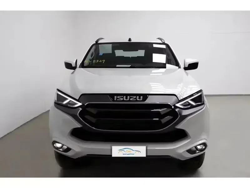 Isuzu MU-X 2024 из ОАЭ — купить под ключ