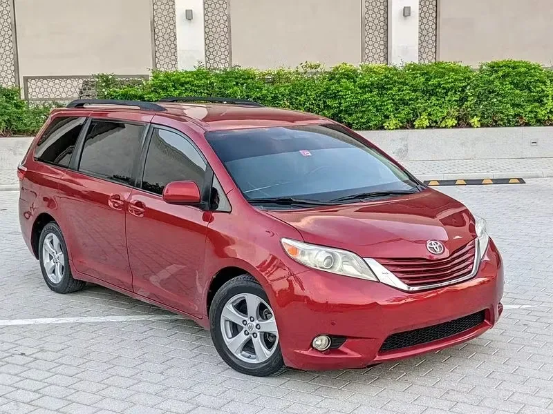Toyota Sienna 2015 из ОАЭ — купить под ключ