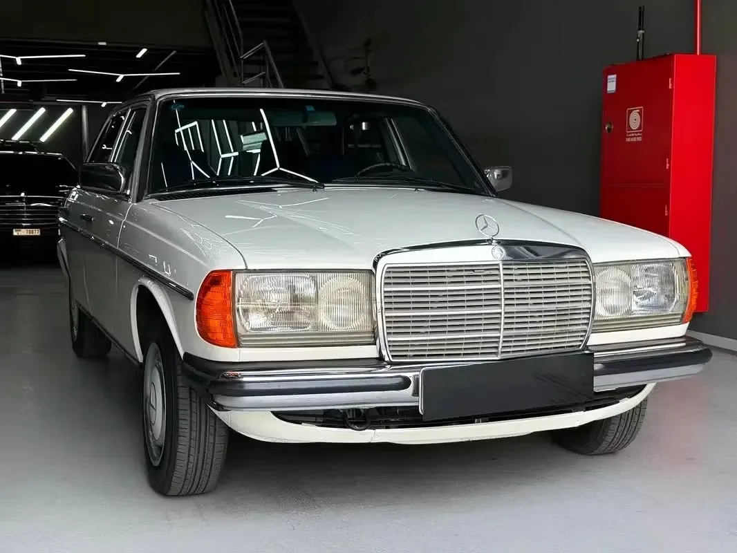 Mercedes-Benz W123 1985 из ОАЭ — купить под ключ