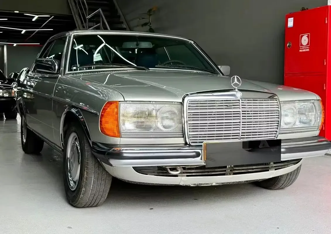 Mercedes-Benz W123 1978 из ОАЭ — купить под ключ
