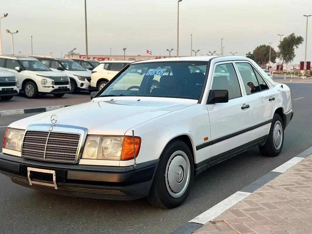 Mercedes-Benz W124 1989 из ОАЭ — купить под ключ