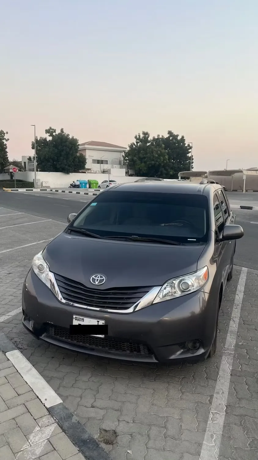 Toyota Sienna 2016 из ОАЭ — купить под ключ