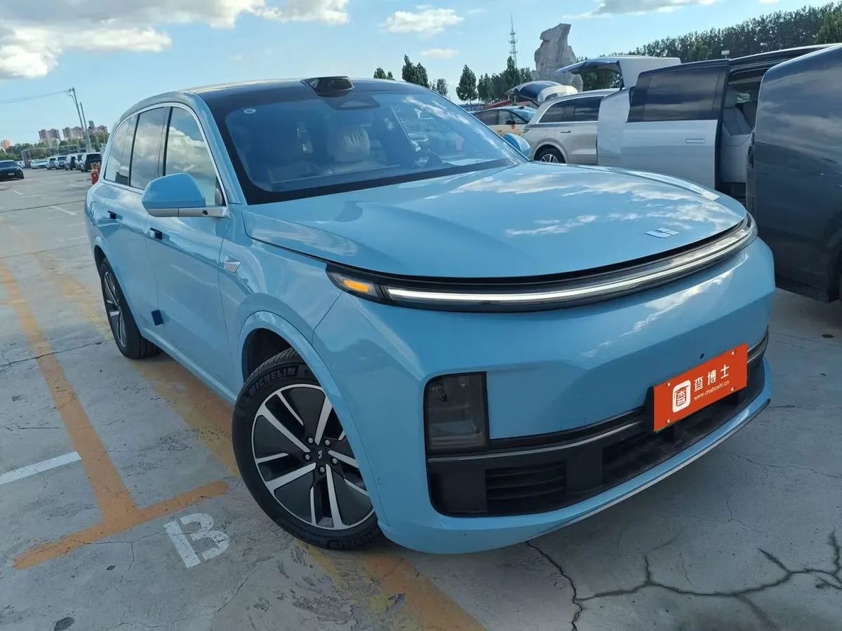 LiXiang L8 2024 из ОАЭ — купить под ключ