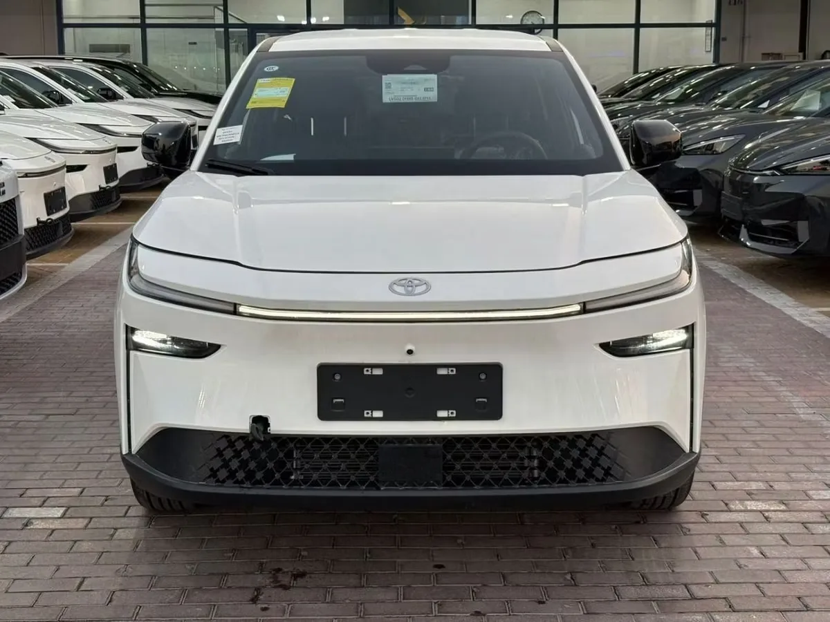 Toyota bZ3X 2025 из ОАЭ — купить под ключ