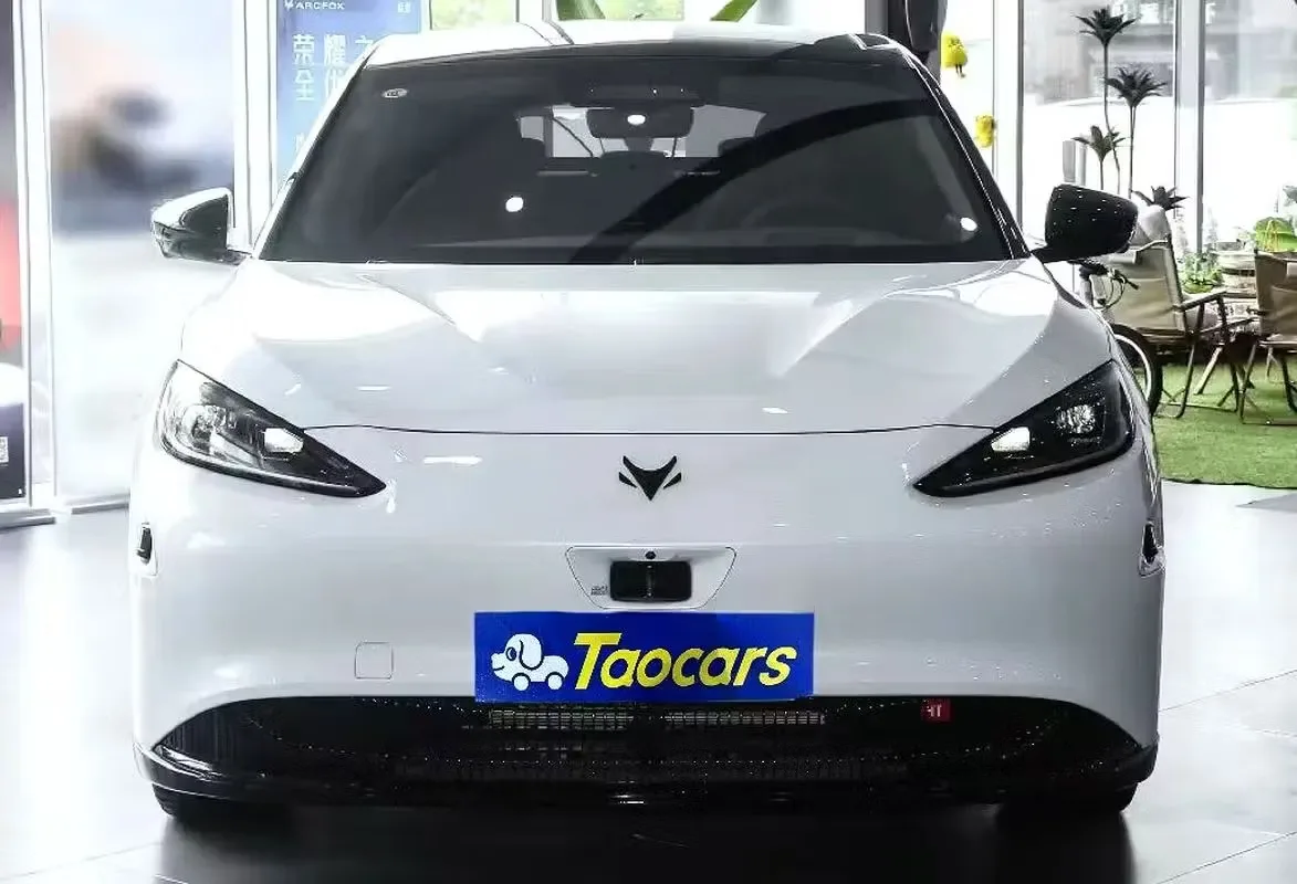 Arcfox Alpha S 2023 из ОАЭ — купить под ключ