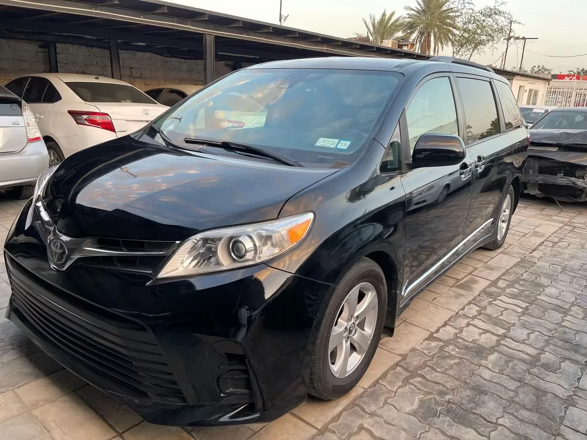 Toyota Sienna 2018 из ОАЭ — купить под ключ
