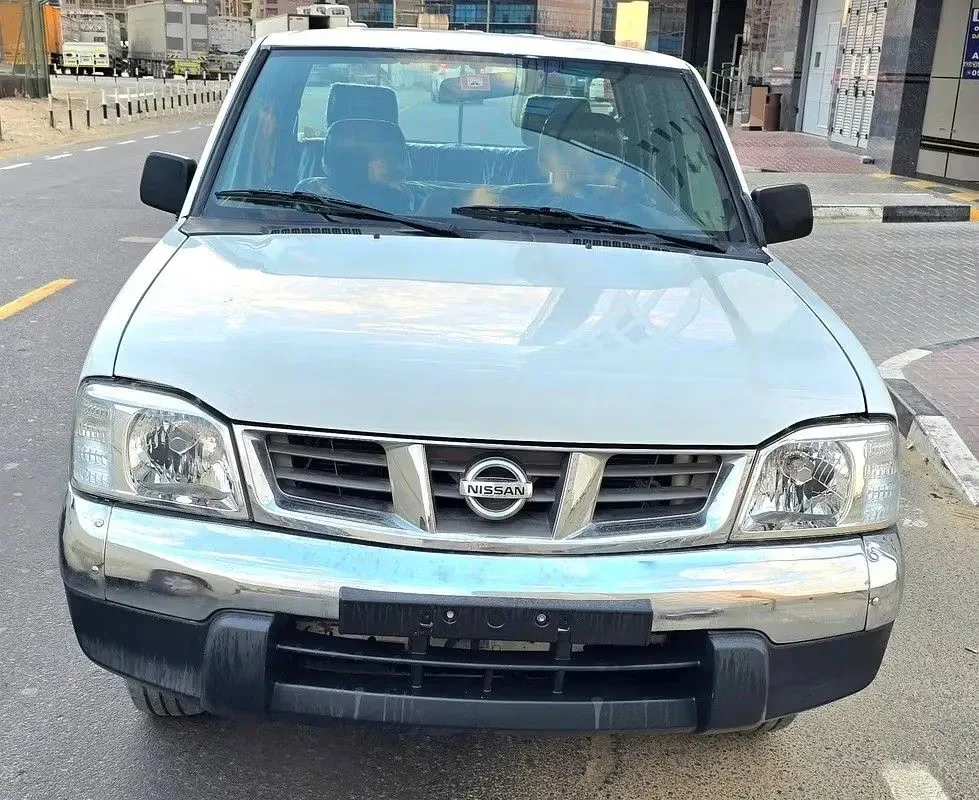 Nissan NP300 2015 из ОАЭ — купить под ключ
