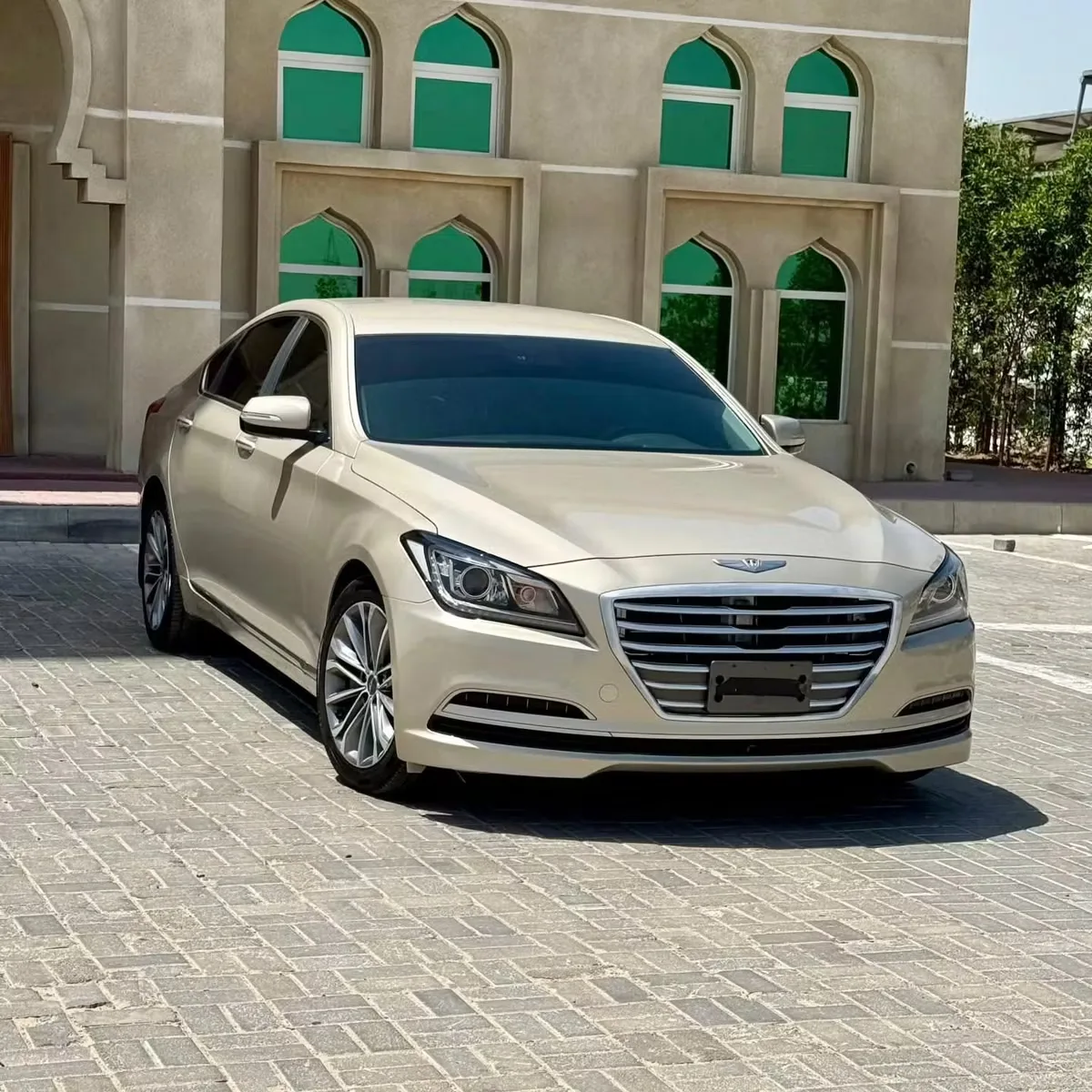 Hyundai Genesis 2015 из ОАЭ — купить под ключ