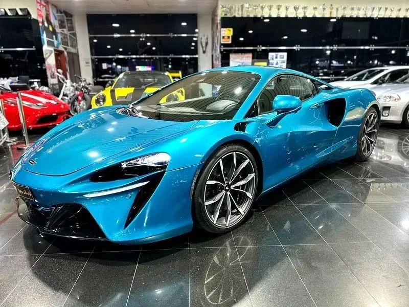 Mclaren Artura 2023 из ОАЭ — купить под ключ