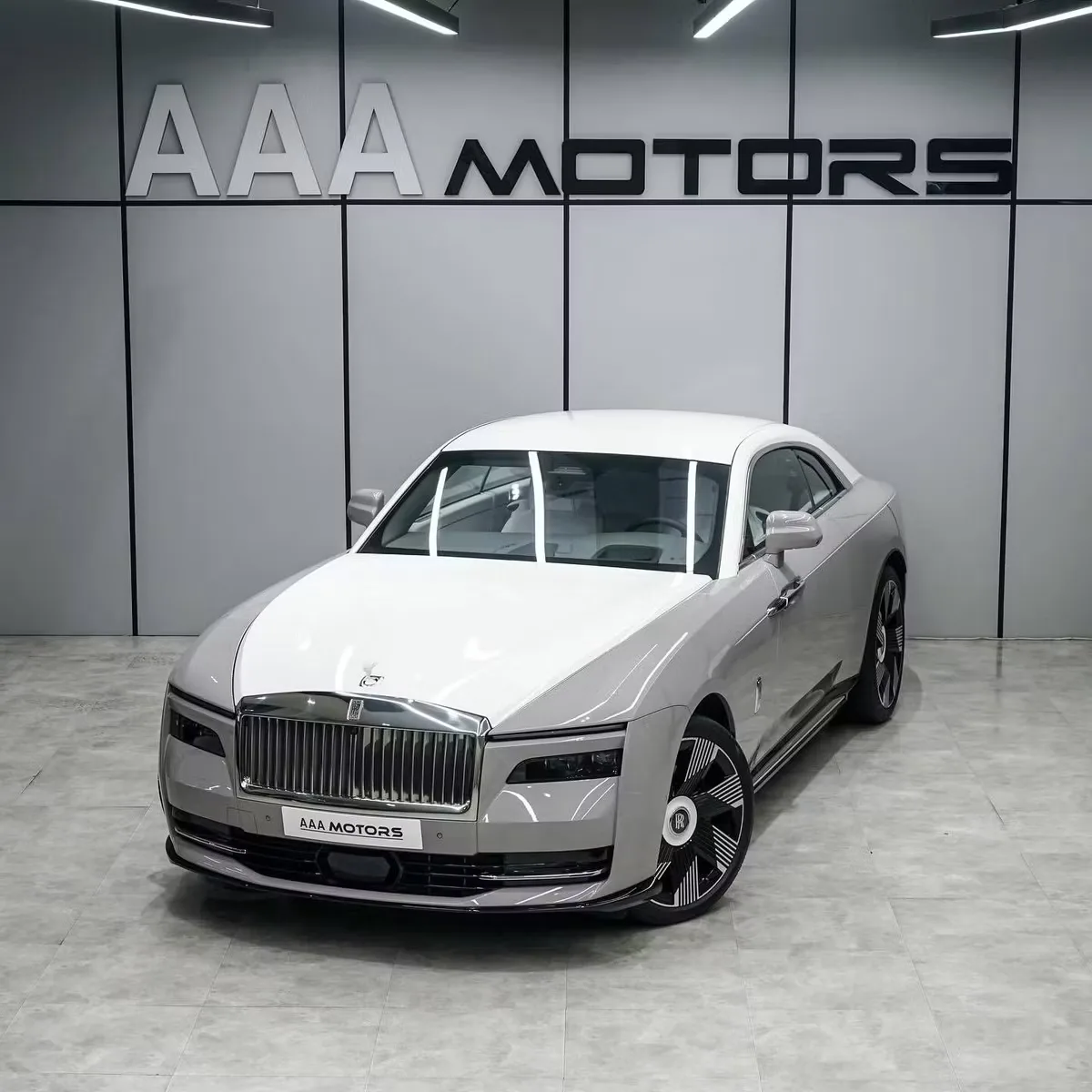 Rolls-Royce Spectre 2024 из ОАЭ — купить под ключ