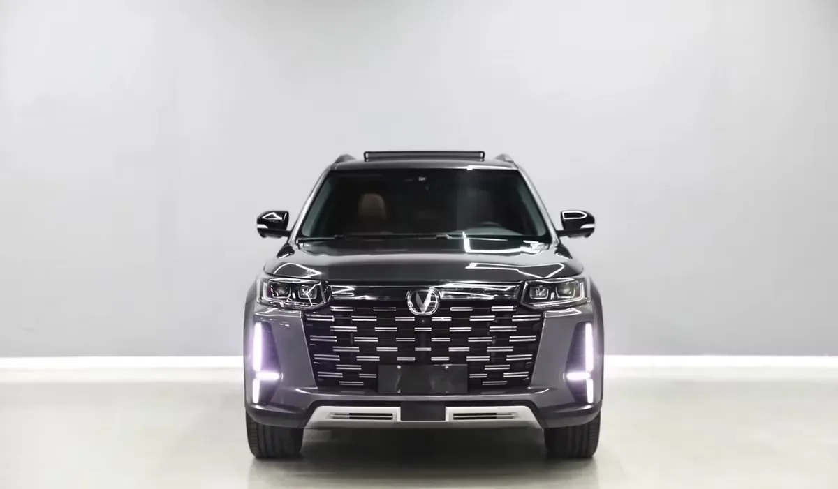 Changan CS95 2024 из ОАЭ — купить под ключ