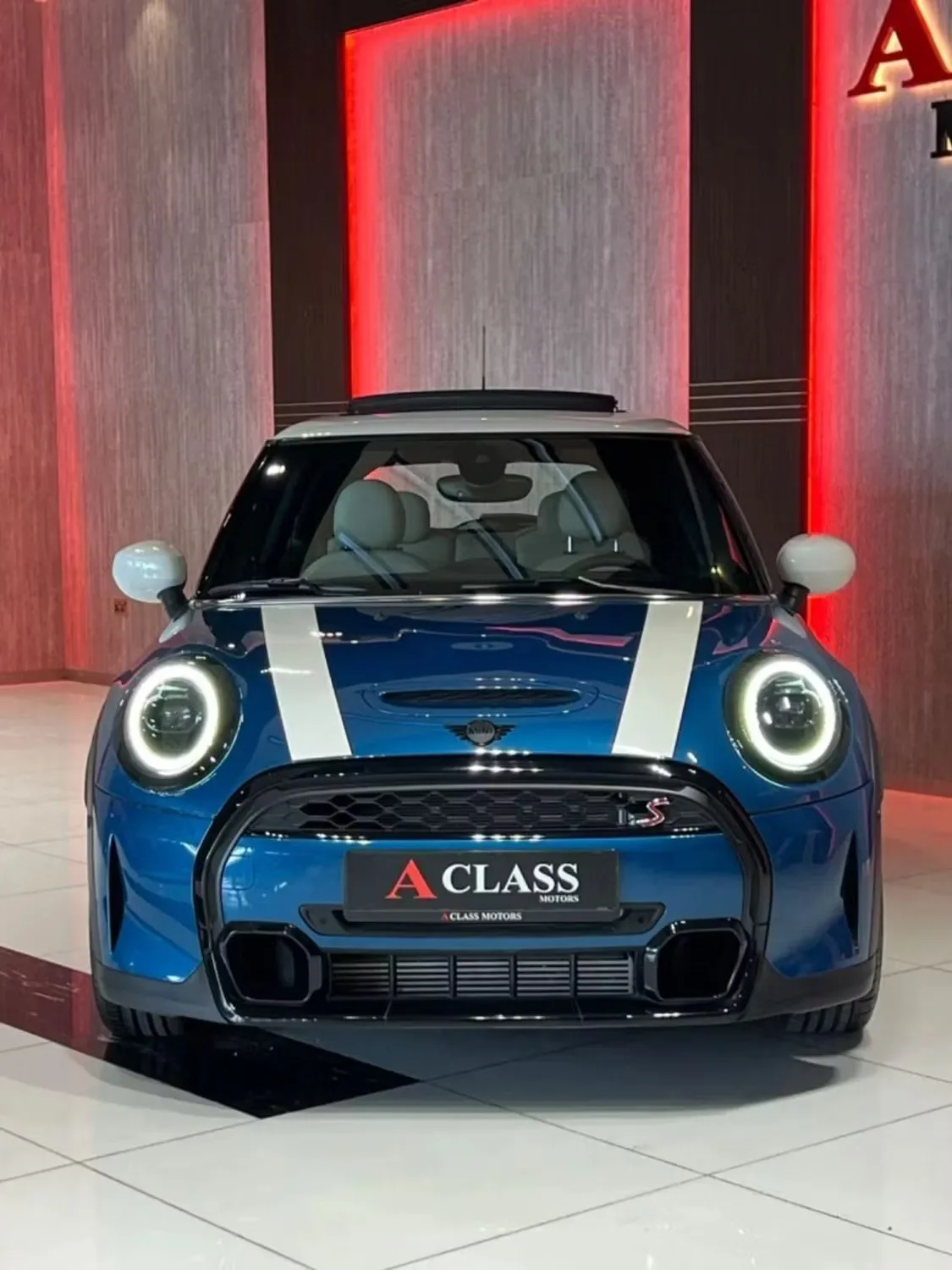 Mini Hatch 2023 из ОАЭ — купить под ключ