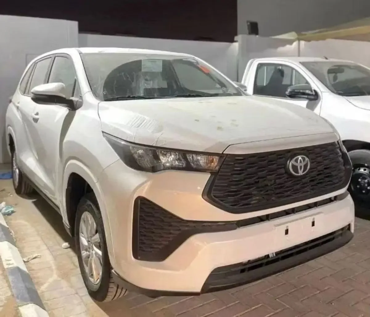 Toyota Innova 2024 из ОАЭ — купить под ключ