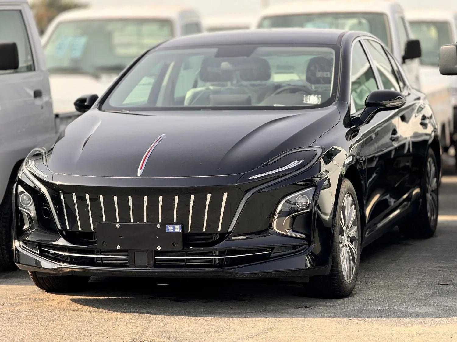 Hongqi E-QM5 2024 из ОАЭ — купить под ключ