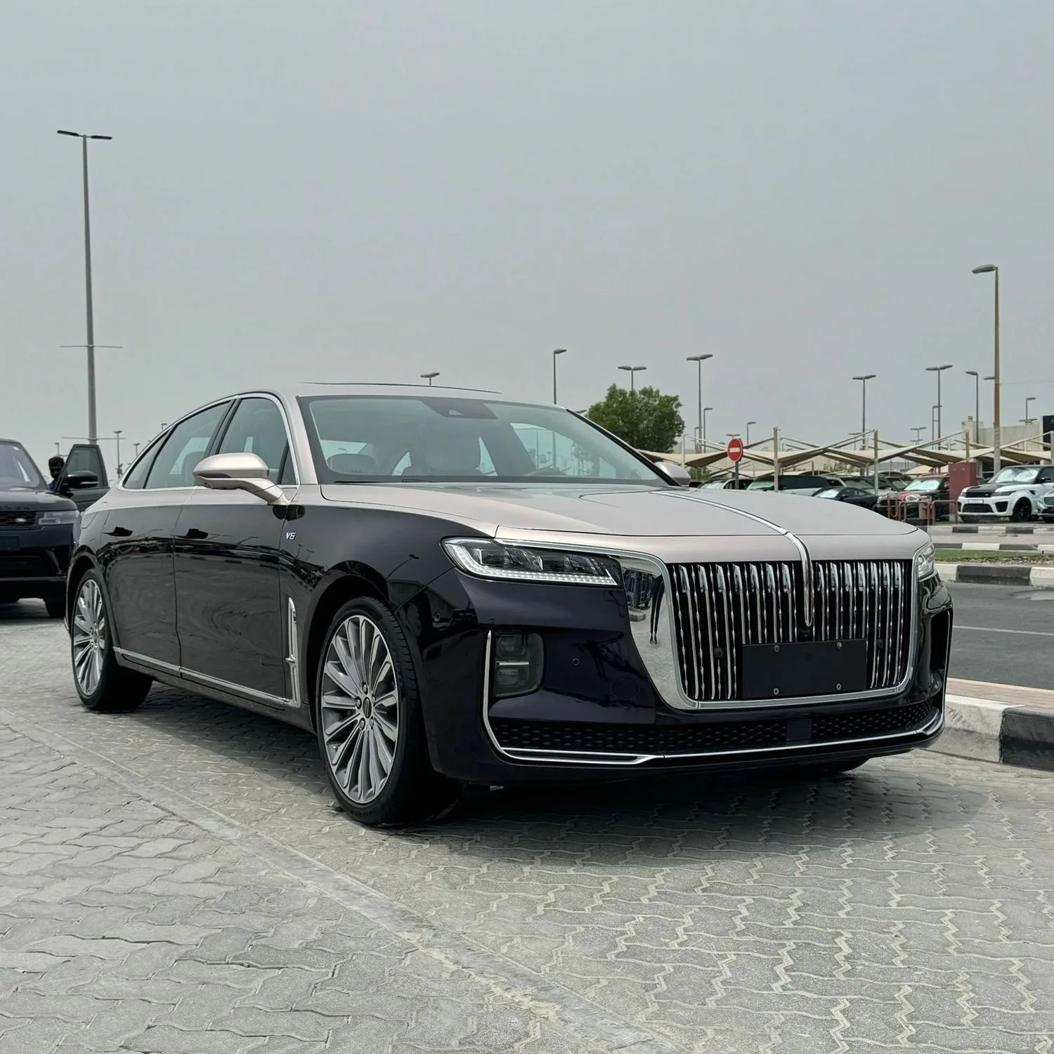 Hongqi H9 2023 из ОАЭ — купить под ключ