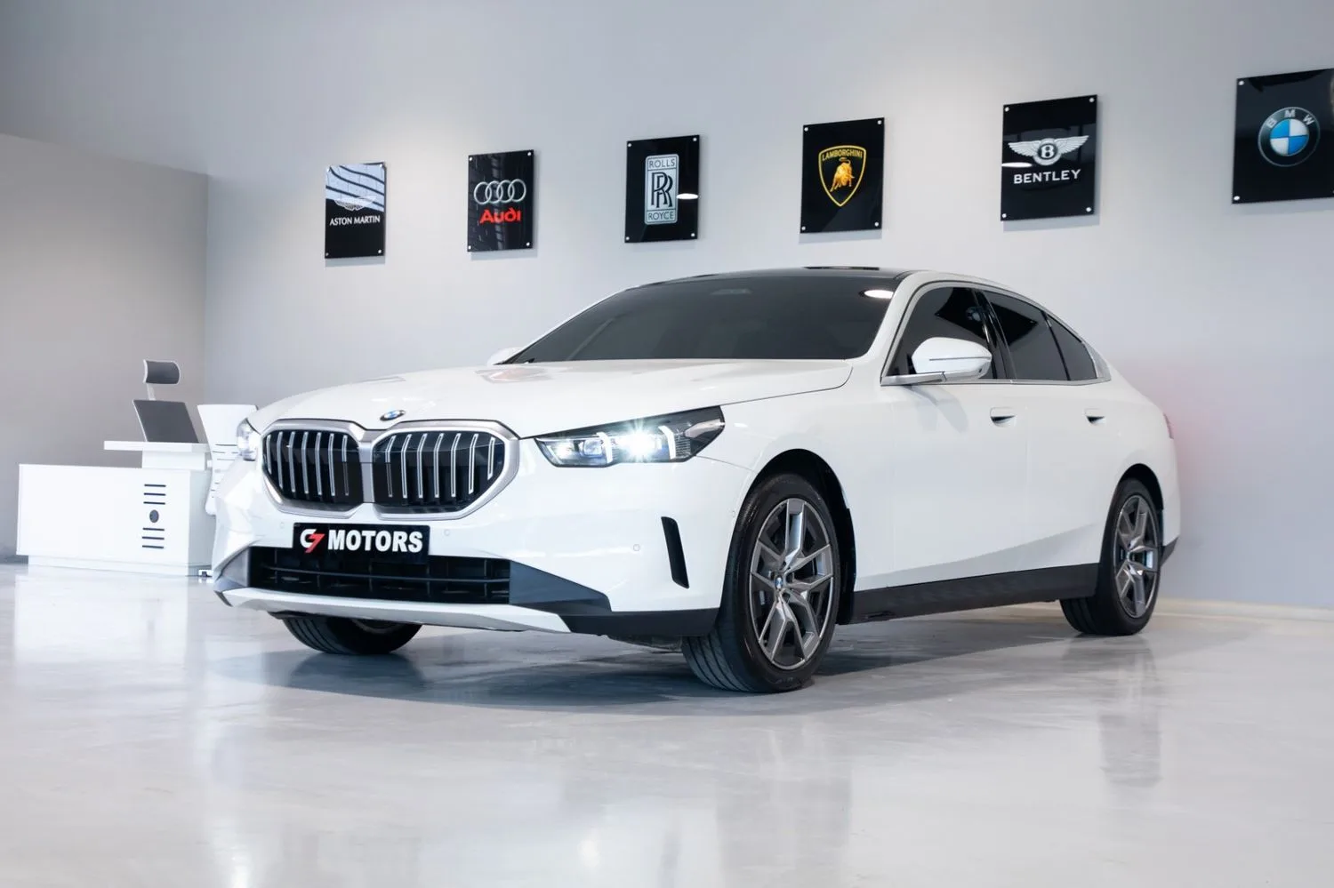 BMW 5 Series 2023 из ОАЭ — купить под ключ