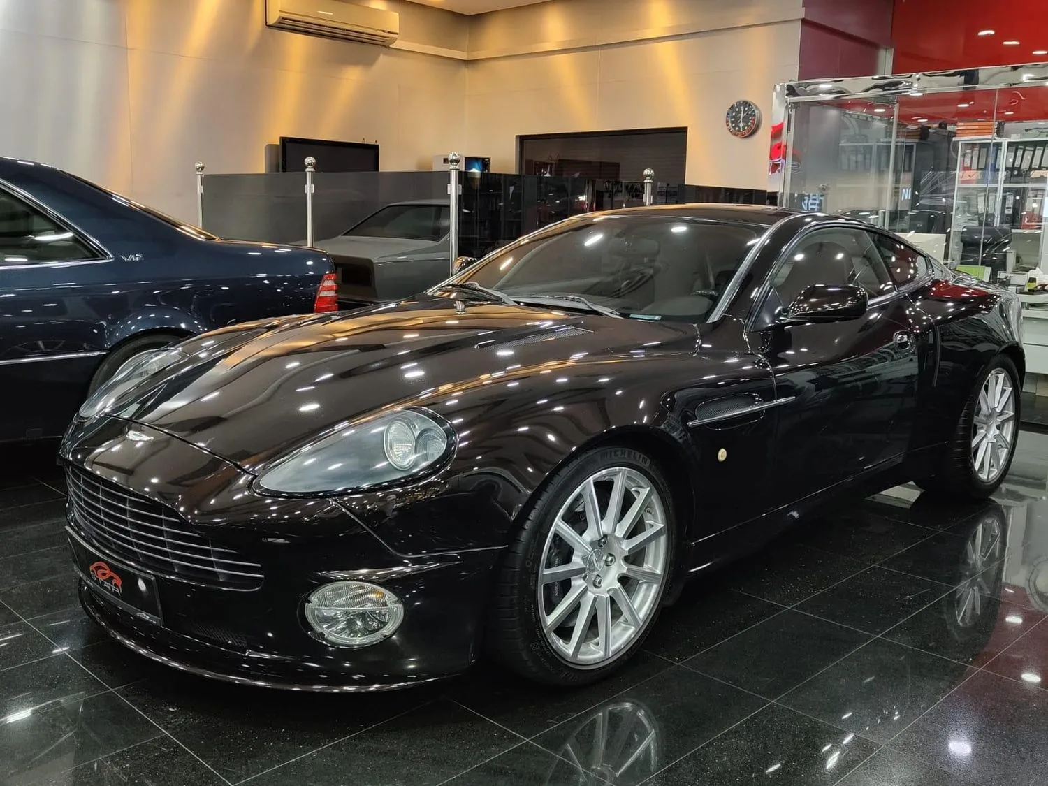 Aston Martin Vanquish 2005 из ОАЭ — купить под ключ