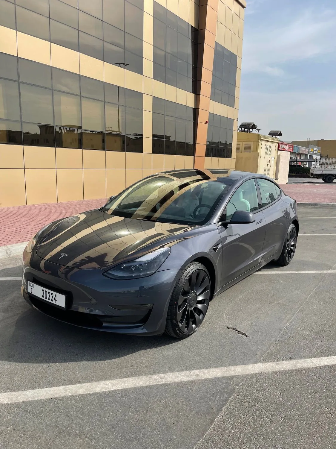 Tesla Model 3 2023 из ОАЭ — купить под ключ