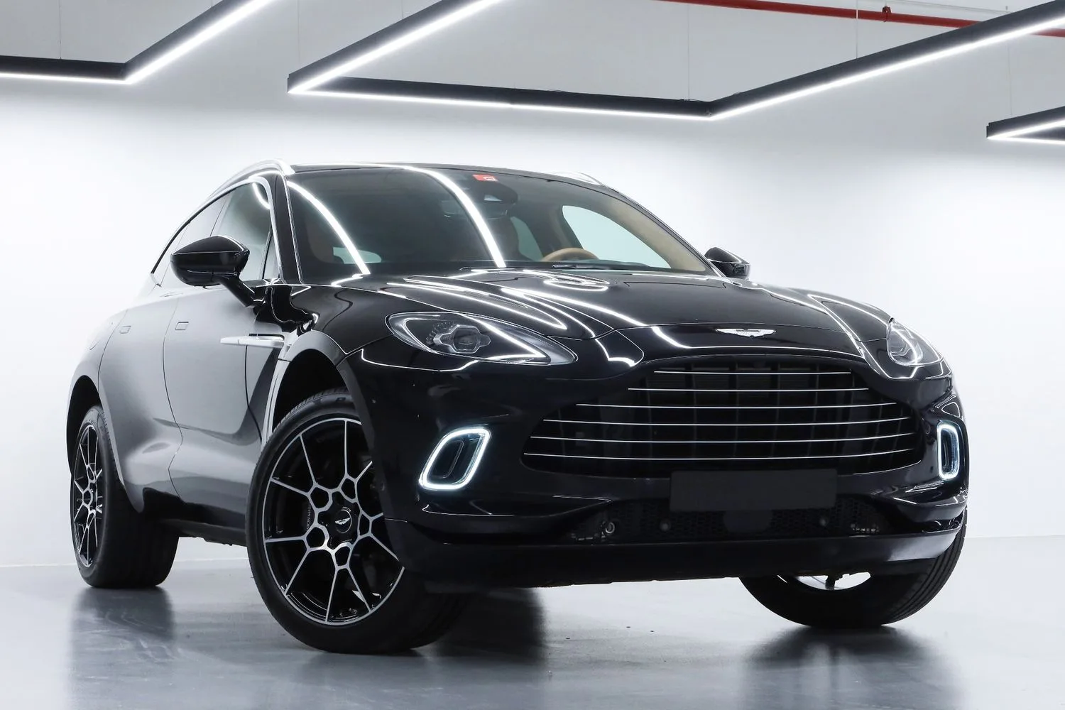 Aston Martin DBX 2021 из ОАЭ — купить под ключ