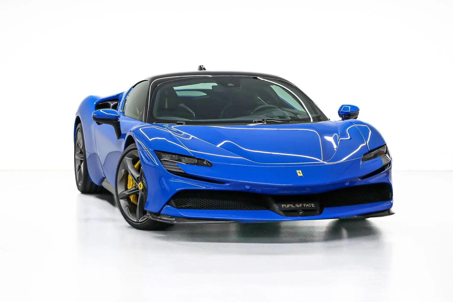 Ferrari SF90 Stradale 2023 из ОАЭ — купить под ключ