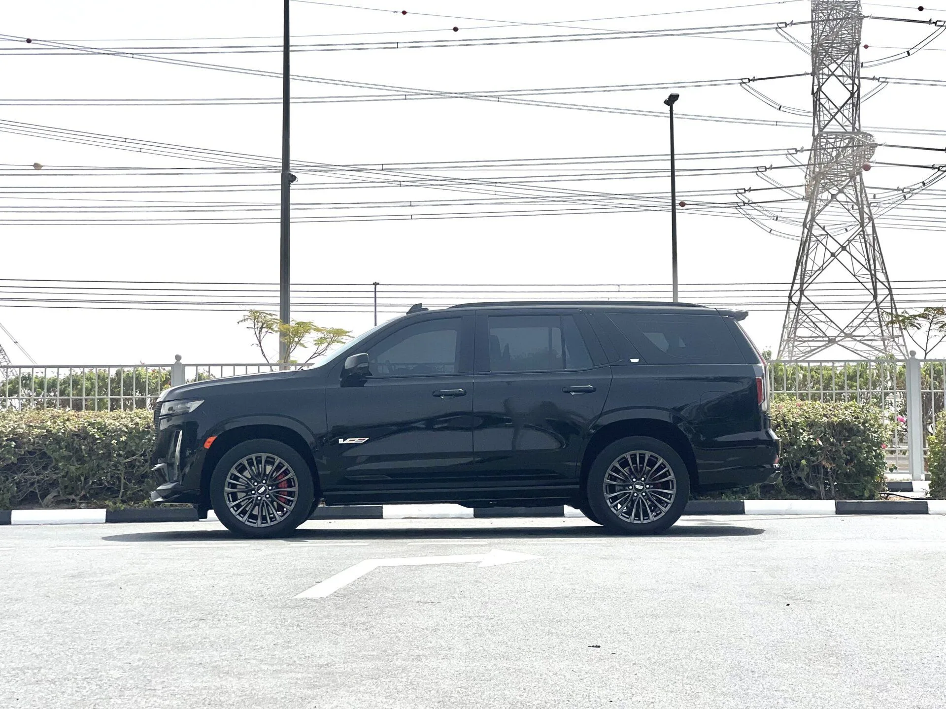 Cadillac Escalade-V 2023 из ОАЭ — купить под ключ