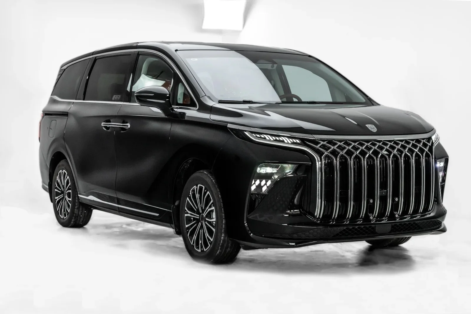 Dongfeng Forthing V9 2026 из ОАЭ — купить под ключ