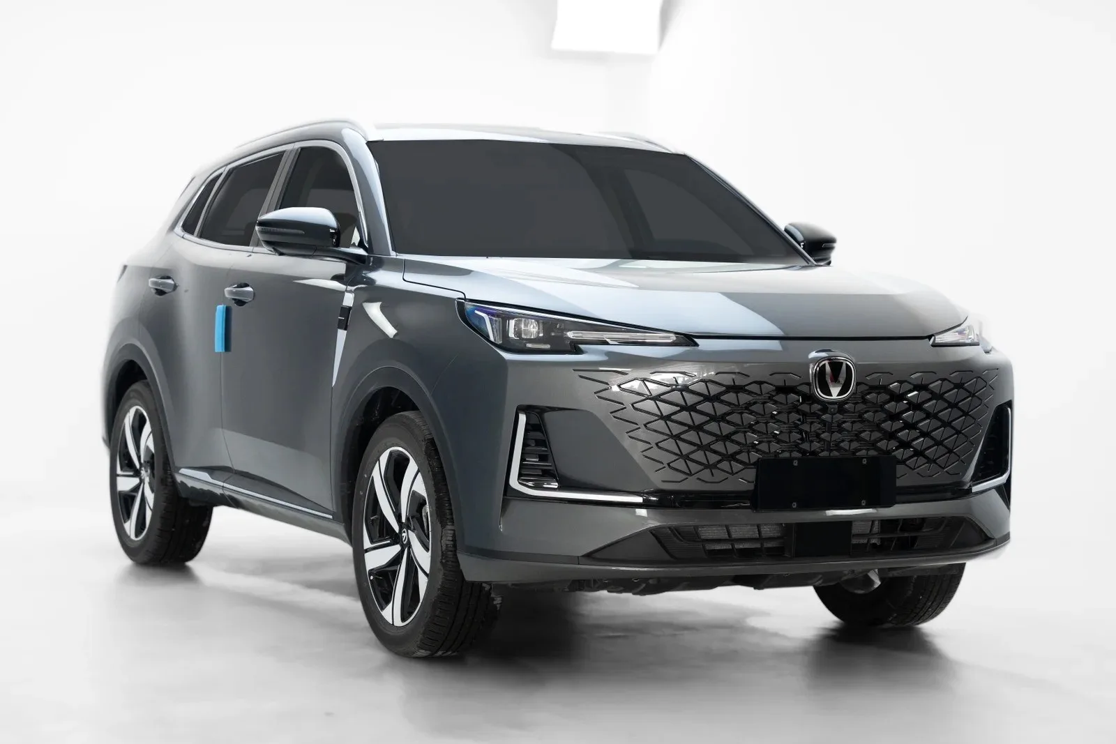 Changan UNI-S 2026 из ОАЭ — купить под ключ