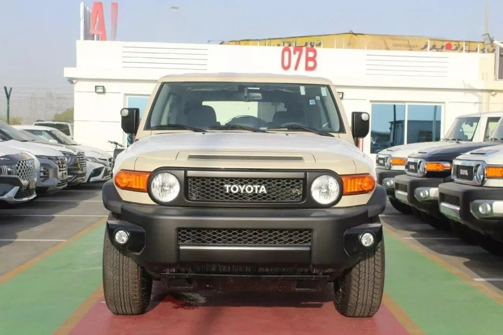 Toyota FJ Cruiser 2023 из ОАЭ — купить под ключ
