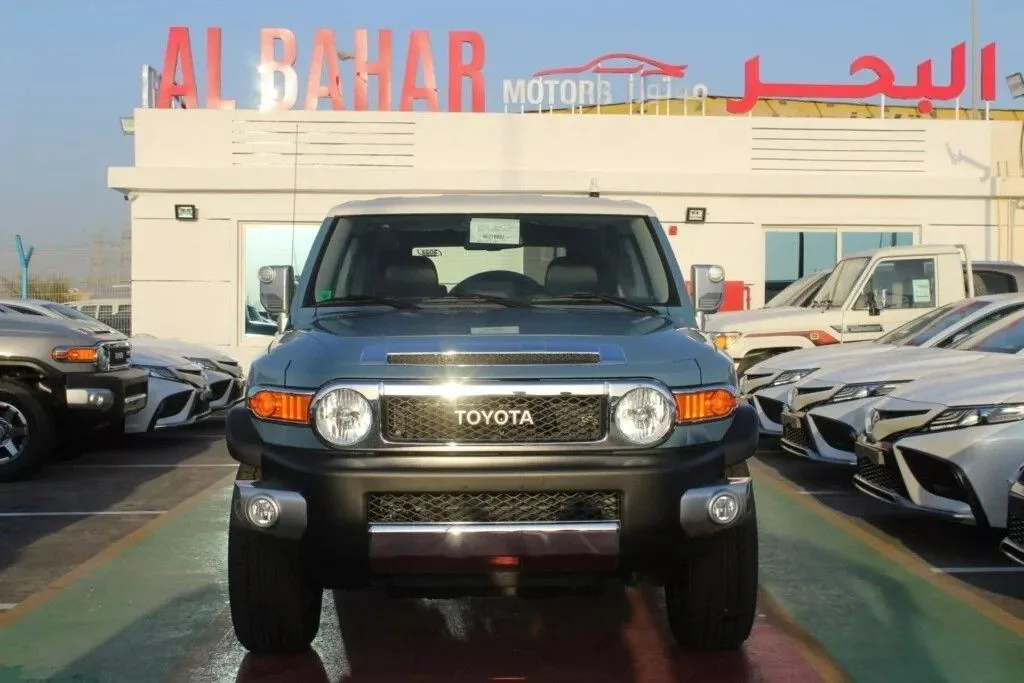 Toyota FJ Cruiser 2023 из ОАЭ — купить под ключ