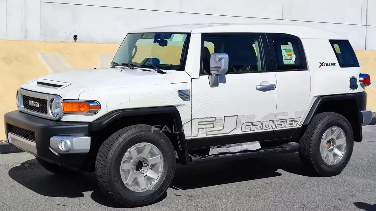 Toyota FJ Cruiser 2023 из ОАЭ — купить под ключ
