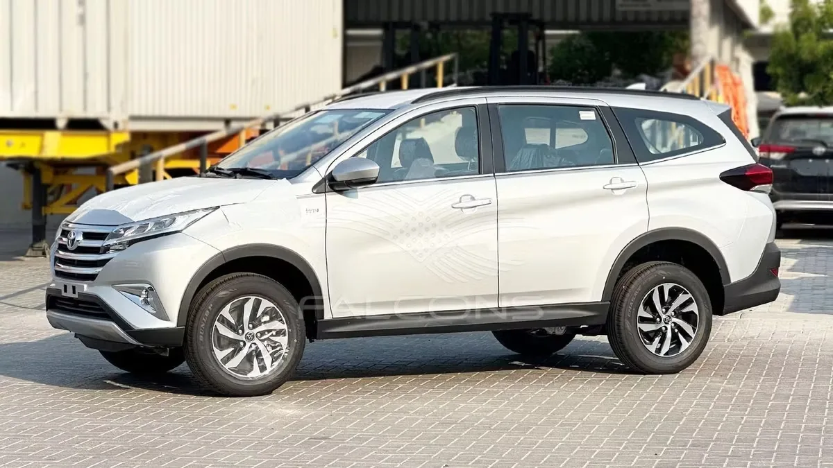 Toyota Rush 2024 из ОАЭ — купить под ключ