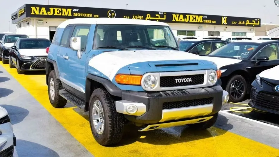 Toyota FJ Cruiser 2023 из ОАЭ — купить под ключ