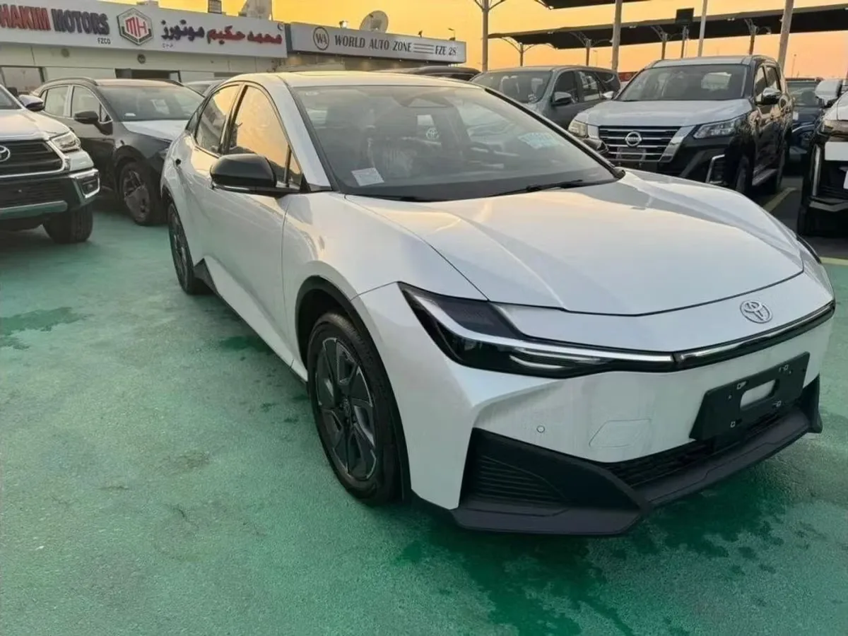 Toyota bZ3 2024 из ОАЭ — купить под ключ