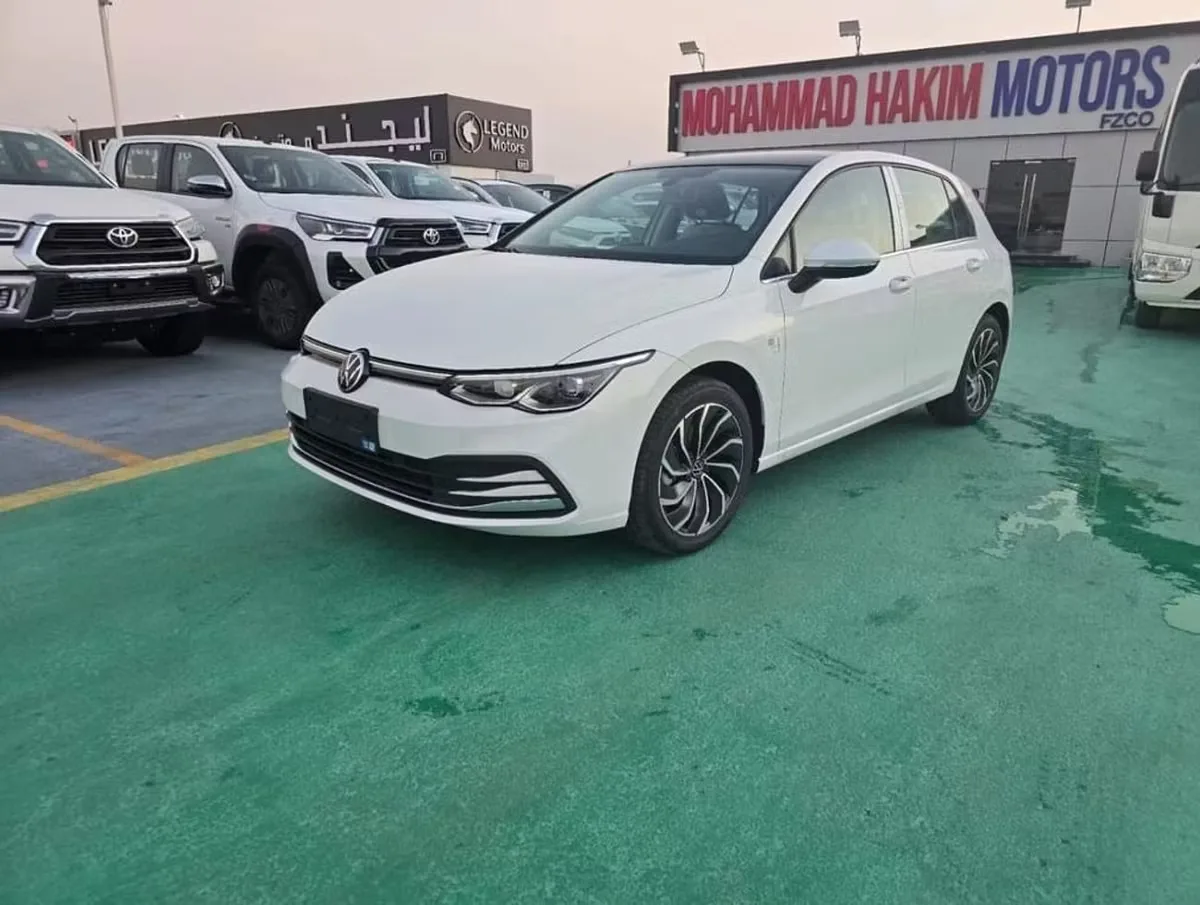 Volkswagen Golf 2024 из ОАЭ — купить под ключ