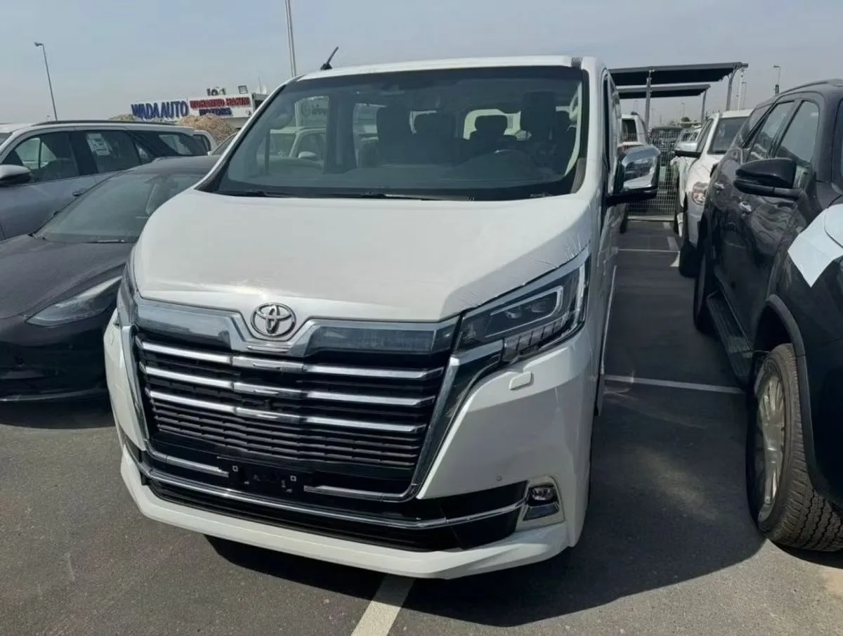 Toyota Granvia 2023 из ОАЭ — купить под ключ