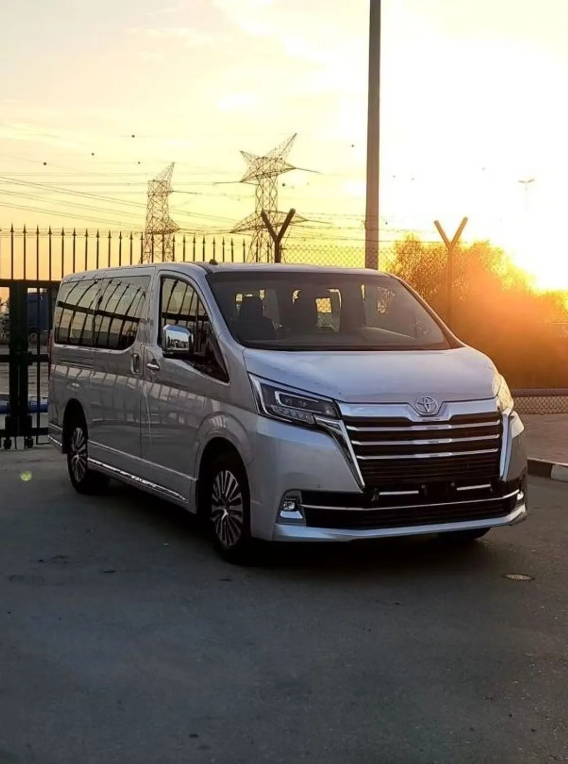 Toyota Granvia 2023 из ОАЭ — купить под ключ
