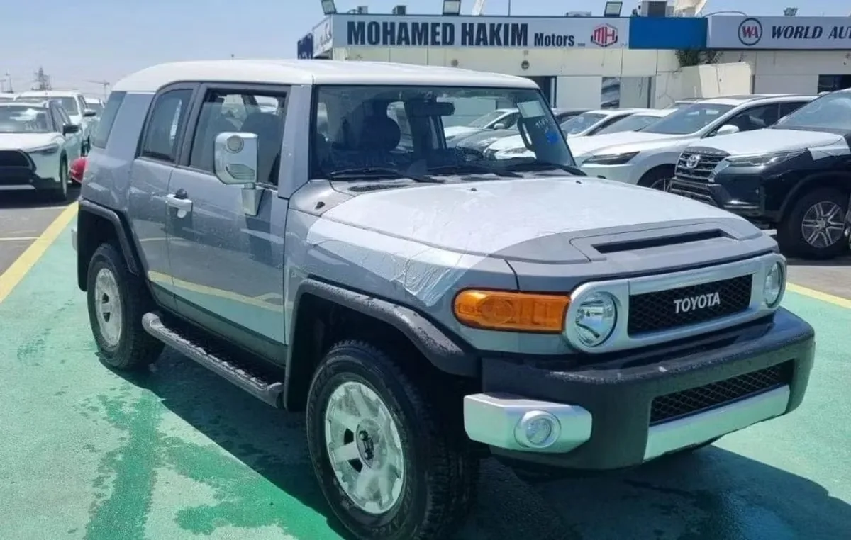 Toyota FJ Cruiser 2023 из ОАЭ — купить под ключ