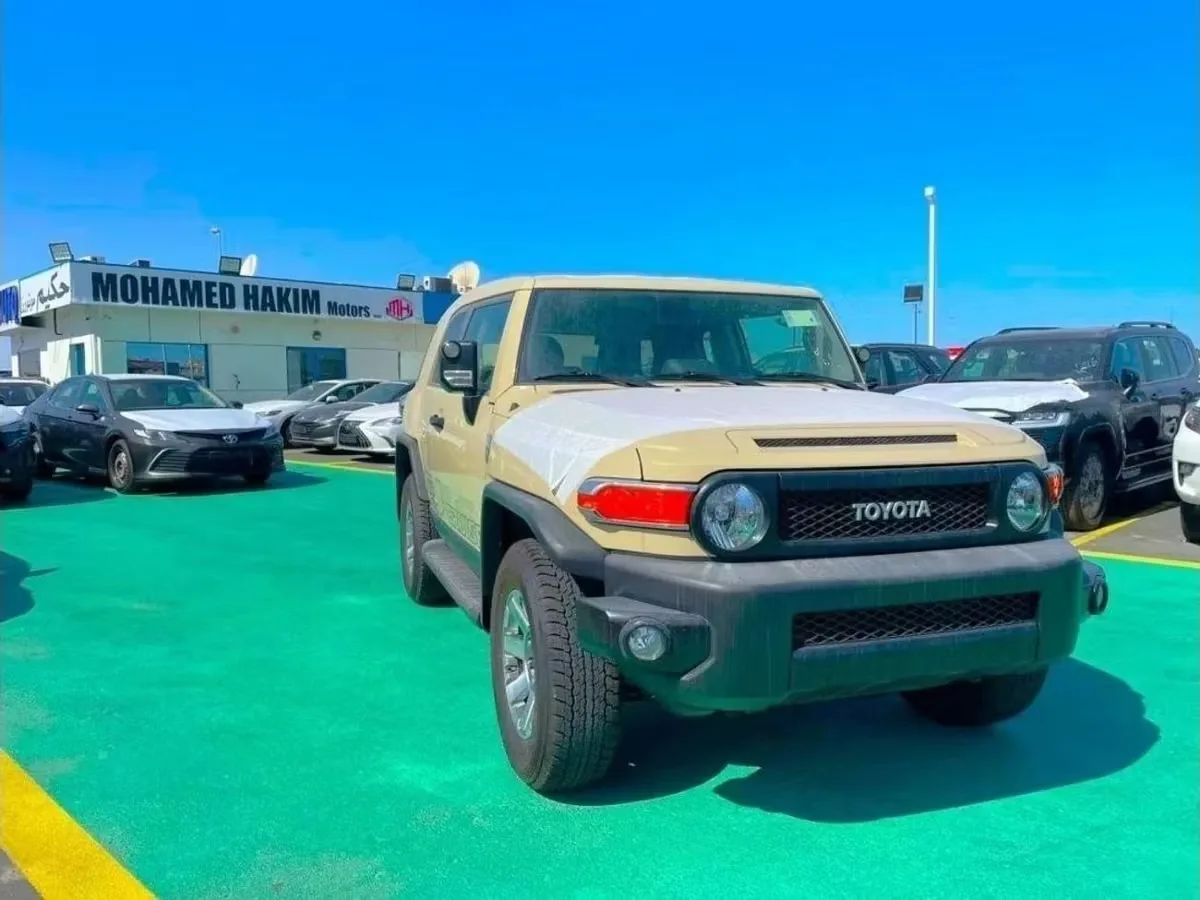 Toyota FJ Cruiser 2023 из ОАЭ — купить под ключ