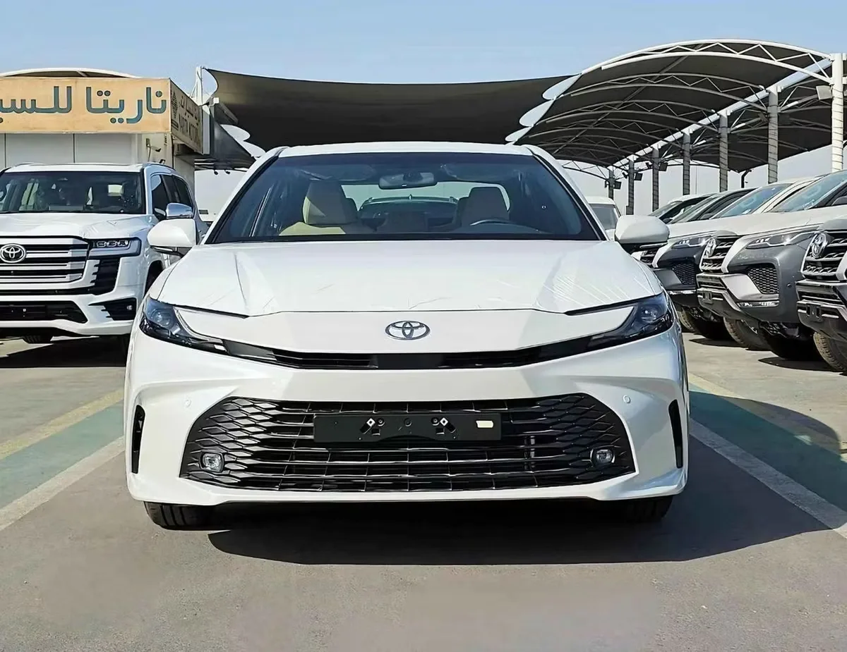 Toyota Camry 2025 из ОАЭ — купить под ключ
