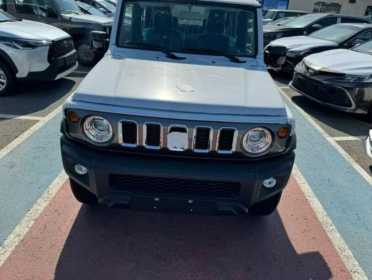 Suzuki Jimny 2023 из ОАЭ — купить под ключ
