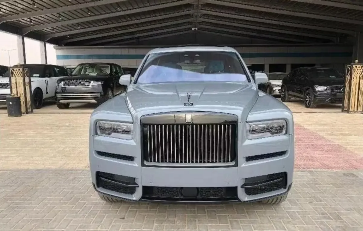 Rolls-Royce Cullinan 2024 из ОАЭ — купить под ключ