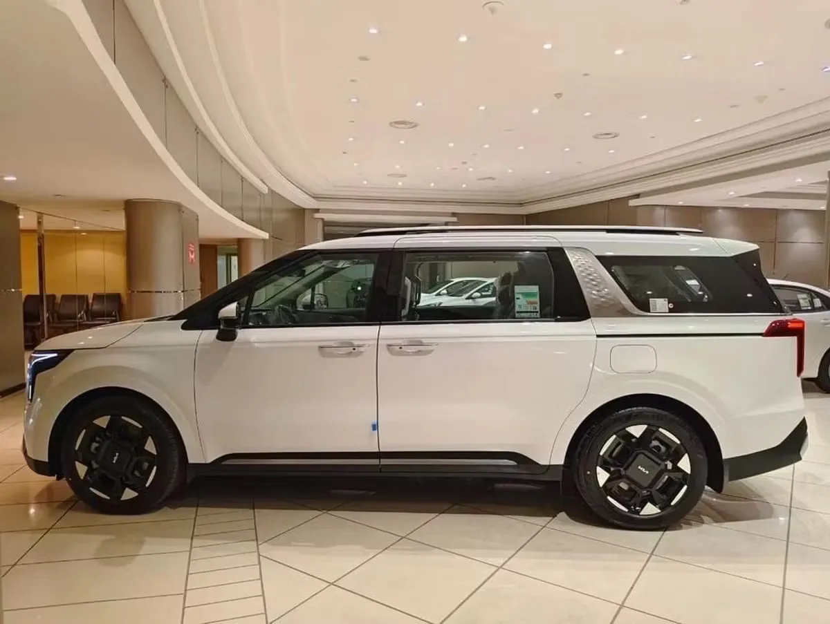KIA Carnival 2025 из ОАЭ — купить под ключ