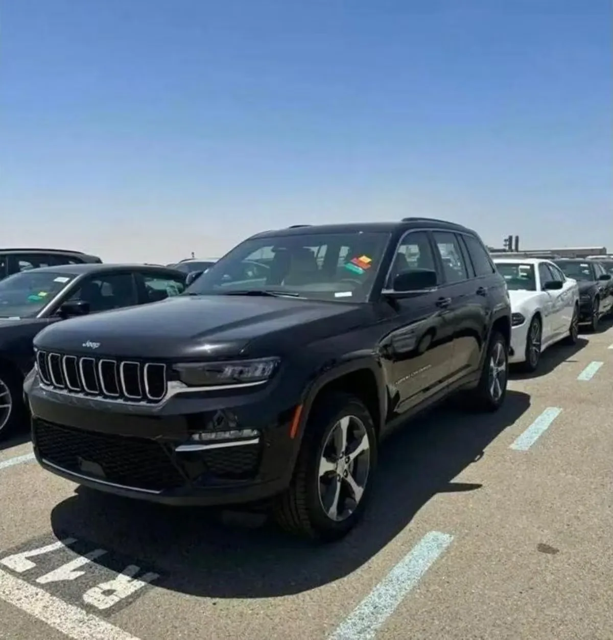 Jeep Grand Cherokee 2023 из ОАЭ — купить под ключ
